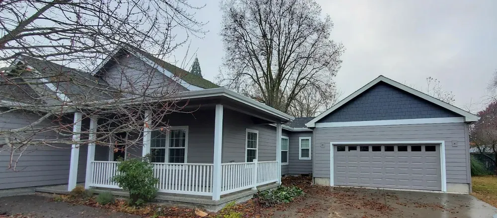 Asphalt roof installation in Medford, OR