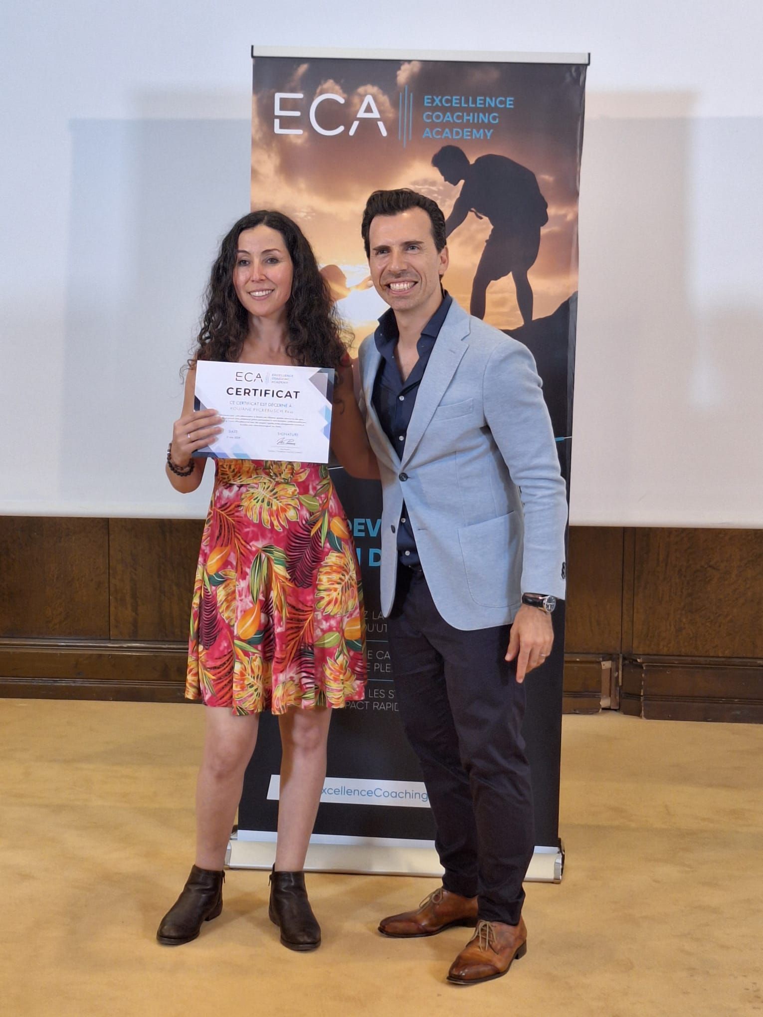 ourquoi Associer le Coaching au Yoga ?
Ma passion pour le développement personnel et mon admiration pour la résilience humaine sont les fondements de cette démarche complémentaire. Je suis fascinée par la capacité de transformation de chaque individu, capable de renaître de ses cendres tel un phœnix, à condition d'être écouté, compris et soutenu. Mon empathie naturelle me pousse à me mettre à votre place, à écouter vos besoins et à vous accompagner vers une véritable transformation.
