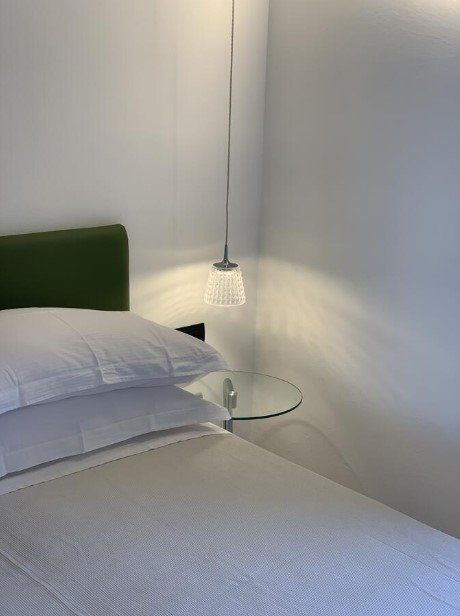 Letto e comodino