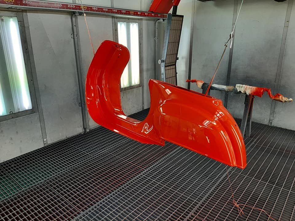 Restauro della carrozzeria di una Vespa