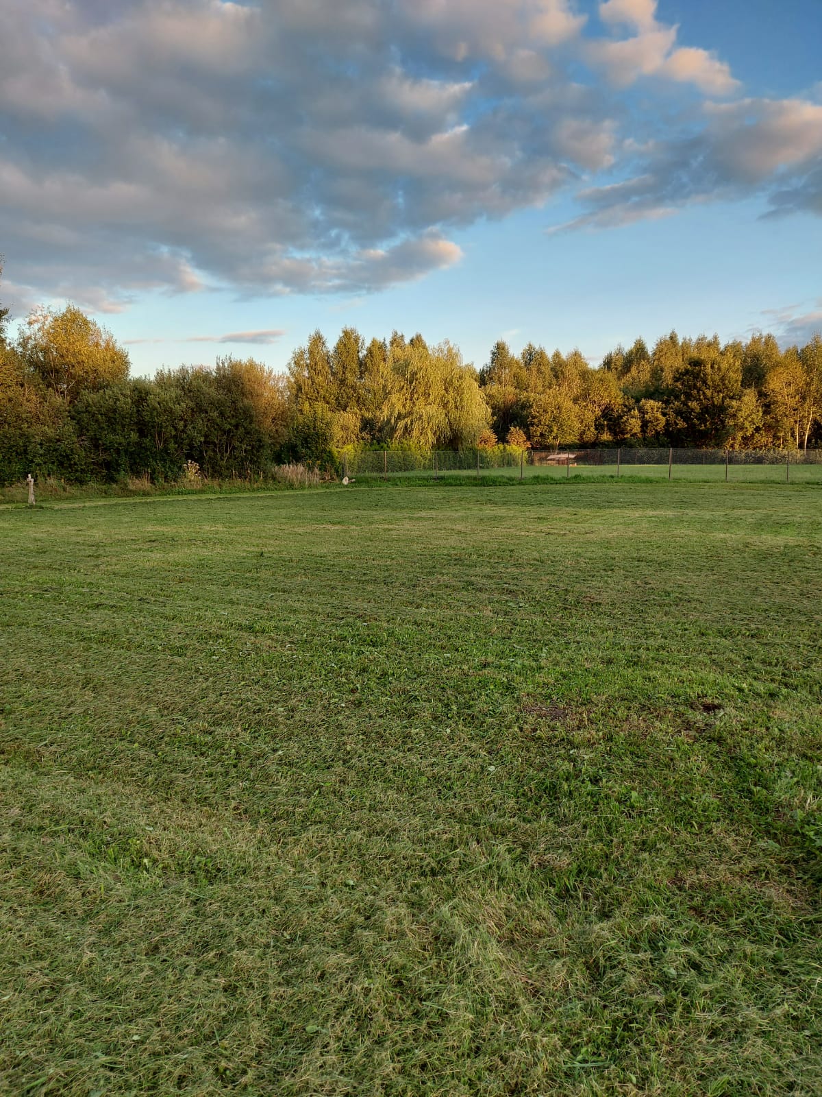 bruģa ierīkošana, bruģa ieklāšana, bruģa likšana, ceļi dārzā, celiņi, laukumi, dārzu laistīšana, automātiskā laistīšanas sistēma