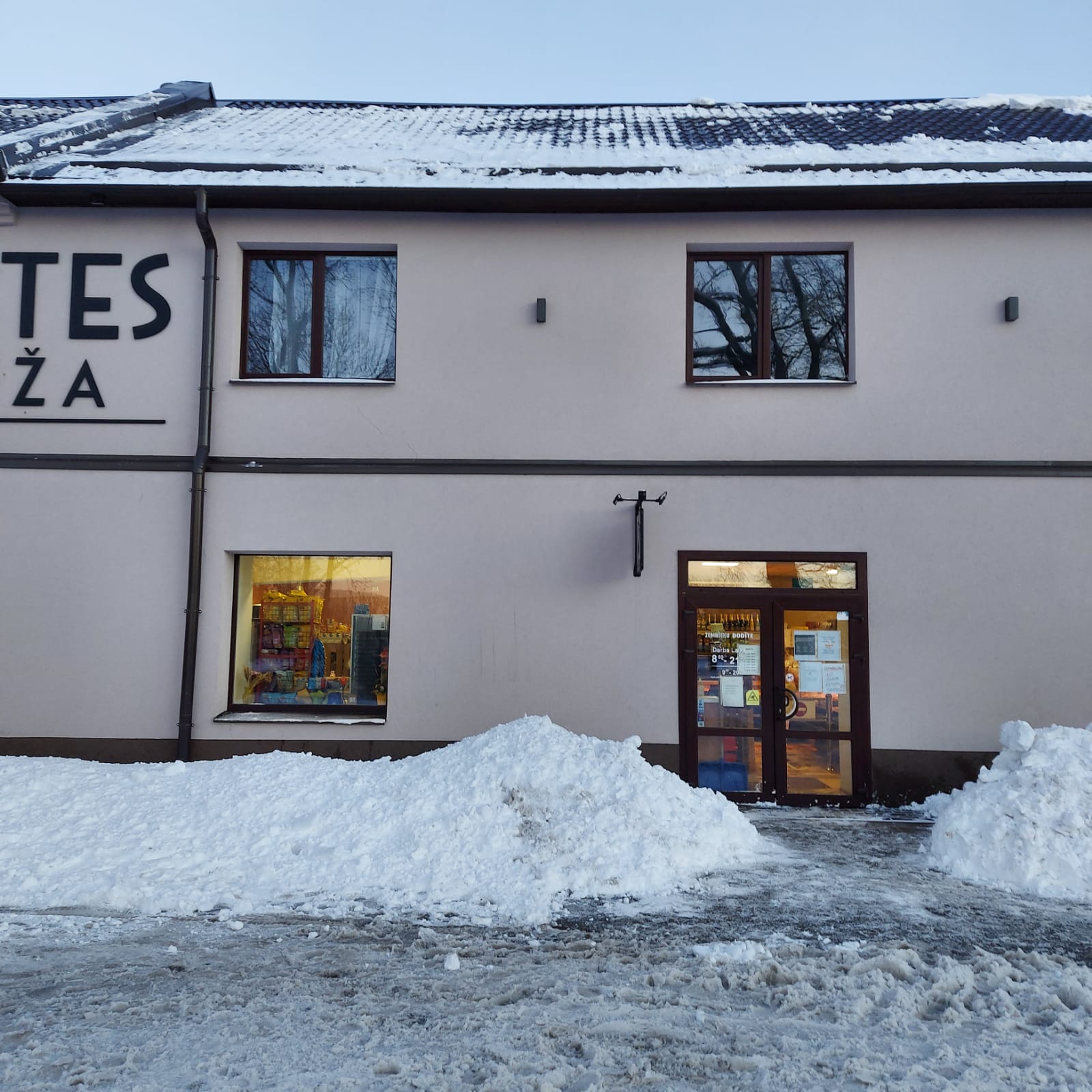 Jumtu tīrīšana, ceļu tīrīšana, ietvju tīrīšana