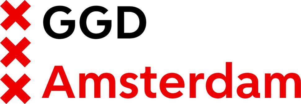 Logo van de GGD Amsterdam met drie rode kruizen en de tekst