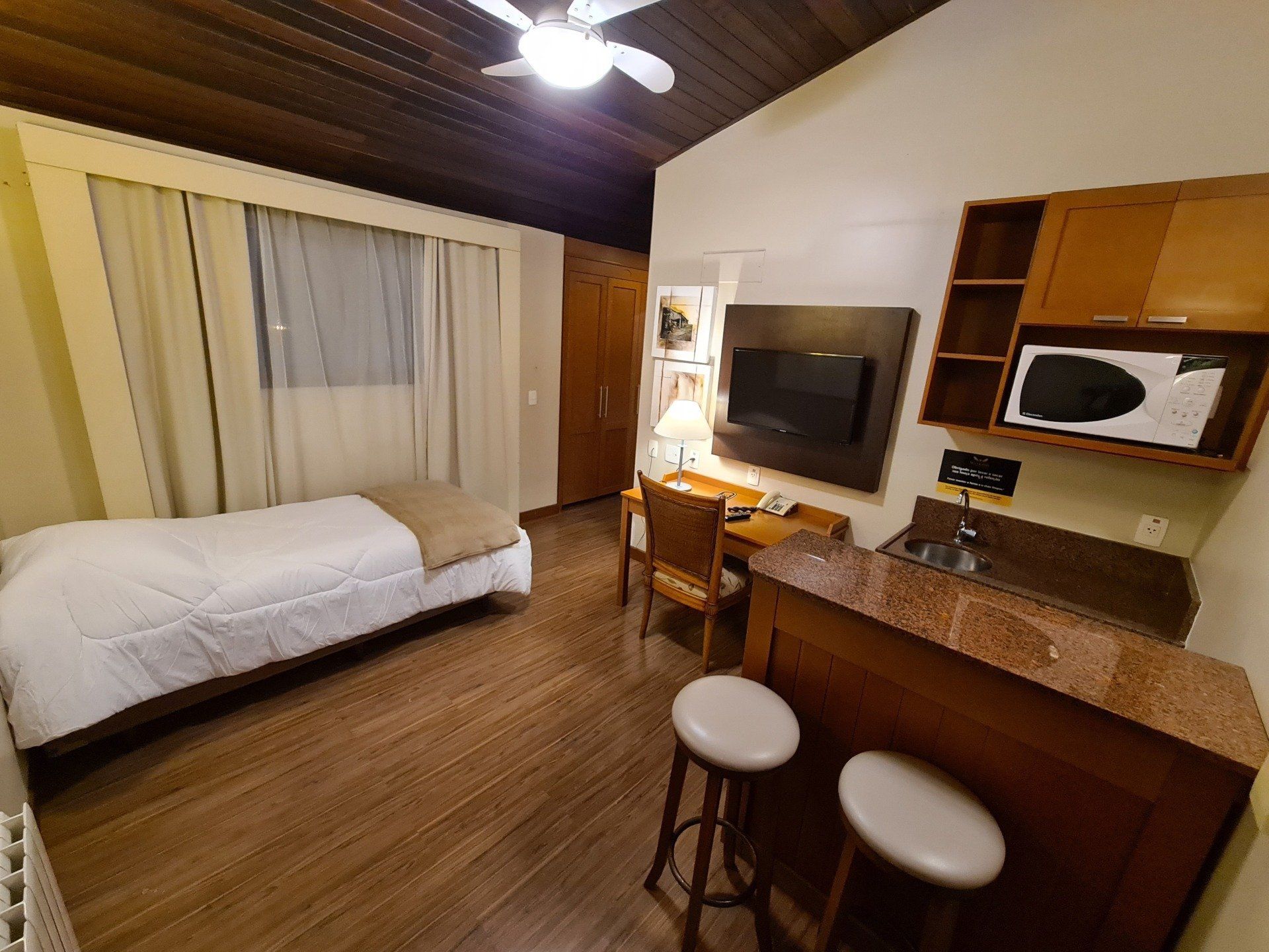 SKY BORGES HOTEL