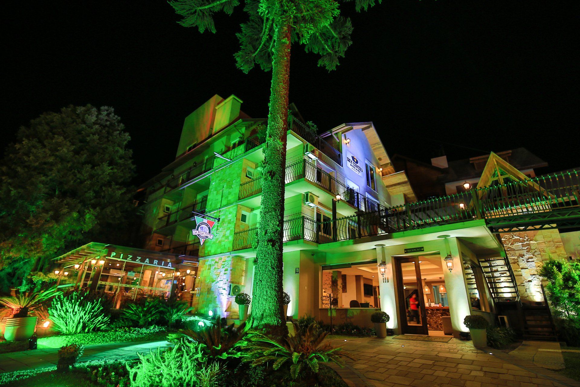 LA BELLA NOTTE PIZZARIA