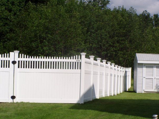 while vinyl fencing