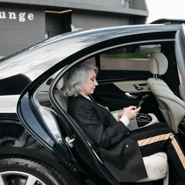 Electric transfer vehicle driving near the Freedom Monument
