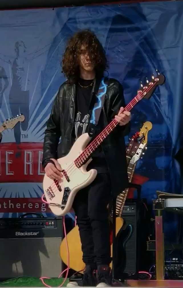 Playing with SoR at Run the Reagan a fund raiser. I had a broken arm.