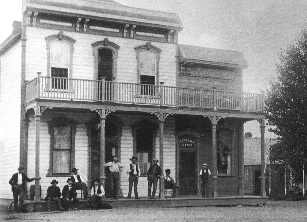 A black and white photo of a building with a balcony