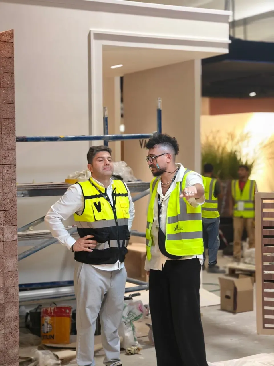 Concept Art Decor site management team coordinating fit-out work on a Dubai renovation project, and execution details.