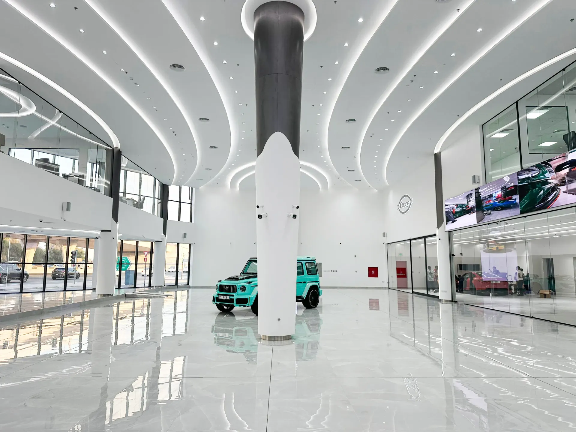 Double-height ceiling design in a luxury showroom fit-out in Dubai with curved lighting features by Concept Art Decor