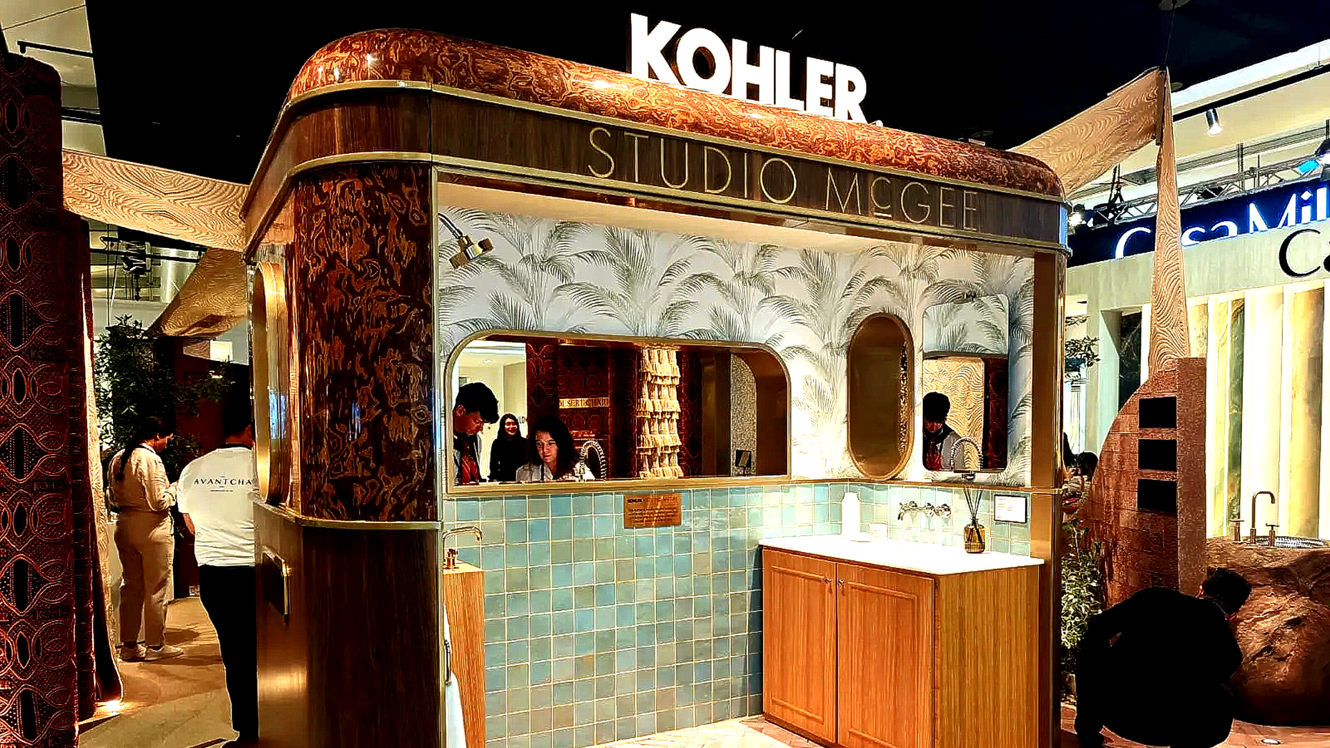 High-end retail showroom fit-out in Dubai with custom lighting and premium materials