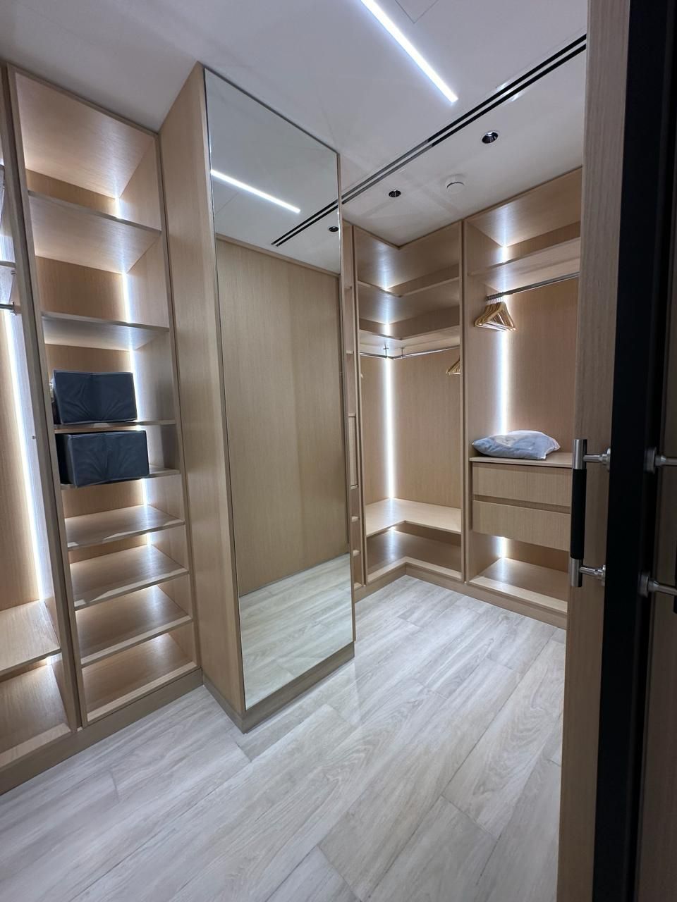 Her walk-in closet with bespoke joinery in Jumeirah Park Dubai by Concept Art Decor.