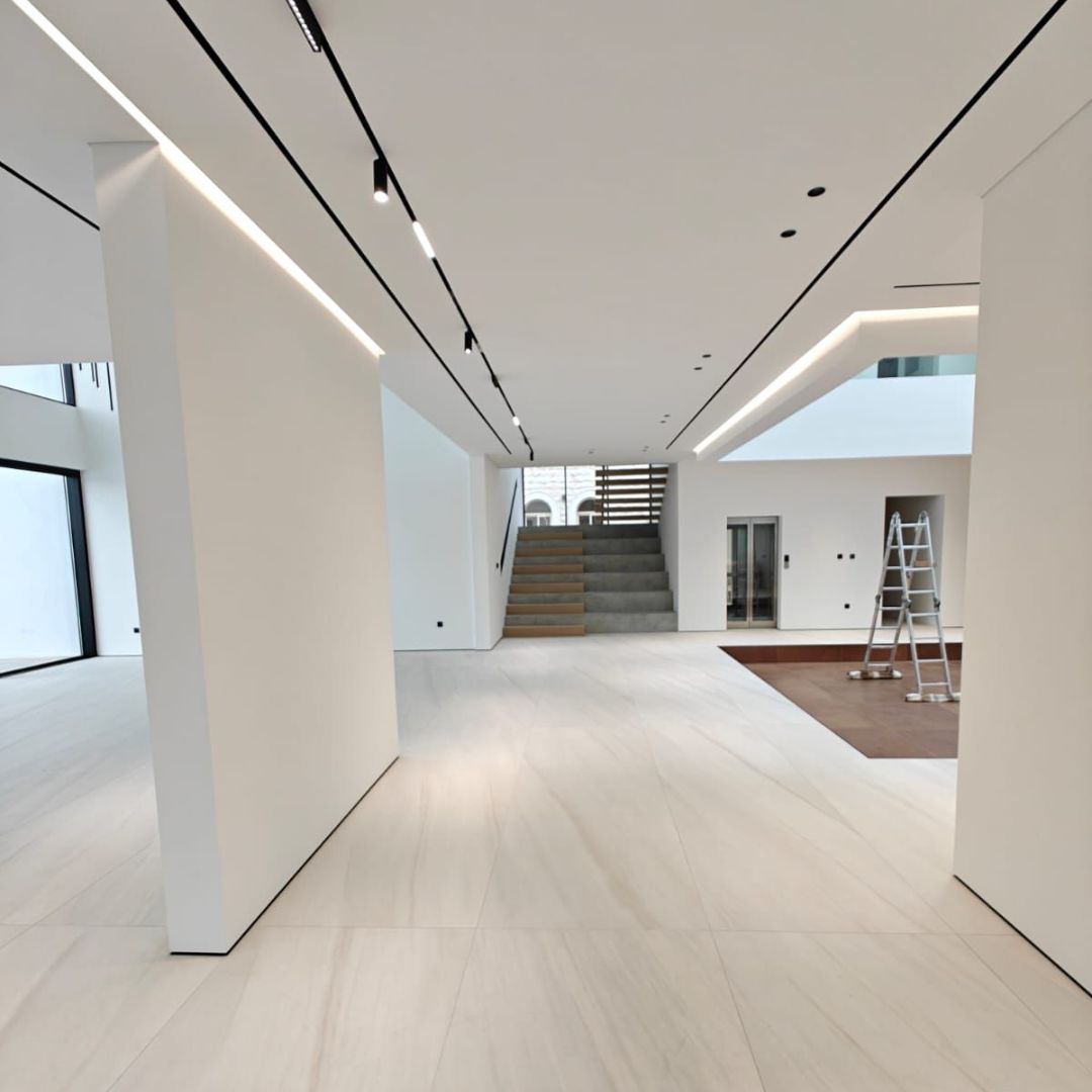 Modern double height area for residential space by Concept Art Decor.