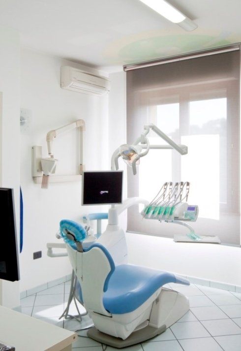 sala con poltrona dello studio dentistico