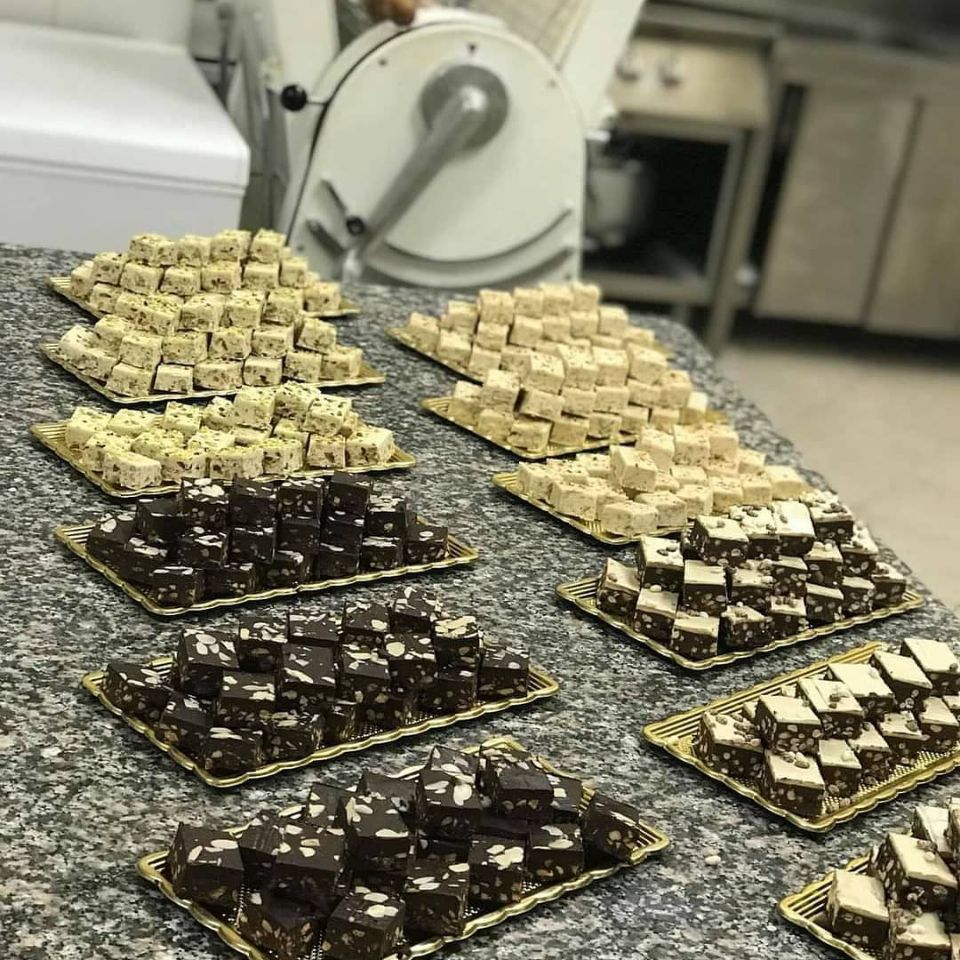 assortimento di dolcetti farciti alle nocciole