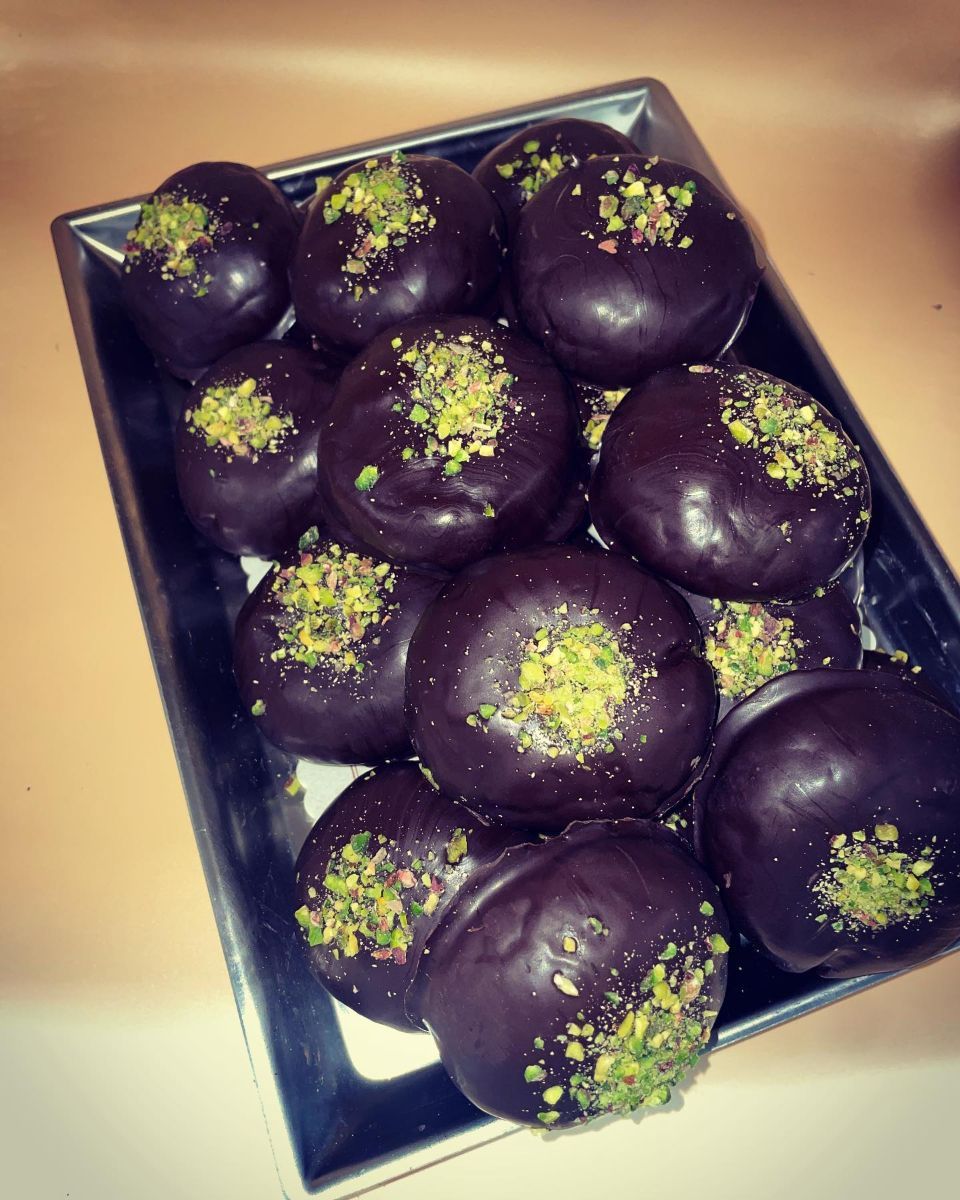 dolcetti tipici locali al cioccolato