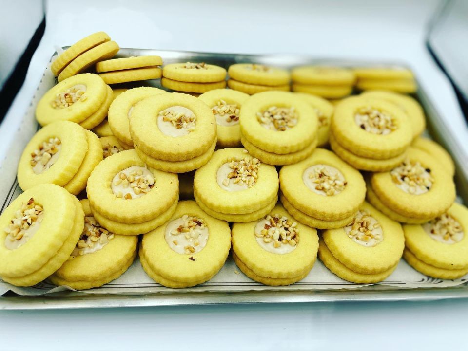 pasticcini con granella di nocciole