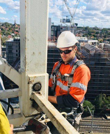 operai durante lavoro edile