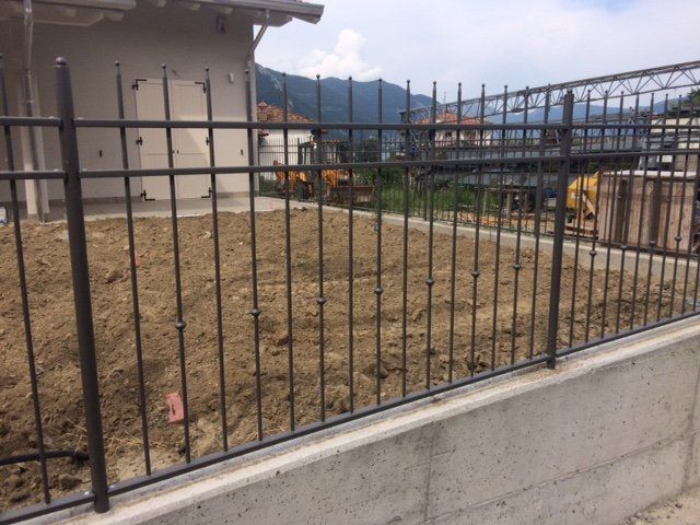 Recinzione modello svedese punte