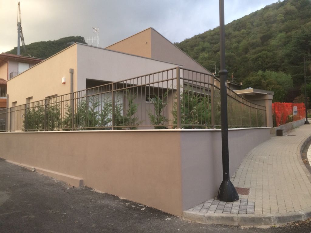 Recinzione modello svedese corrimano