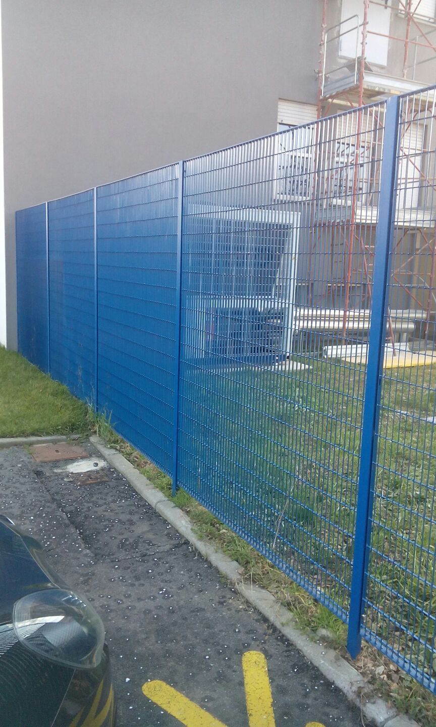 Recinzione modello frangisole e prato