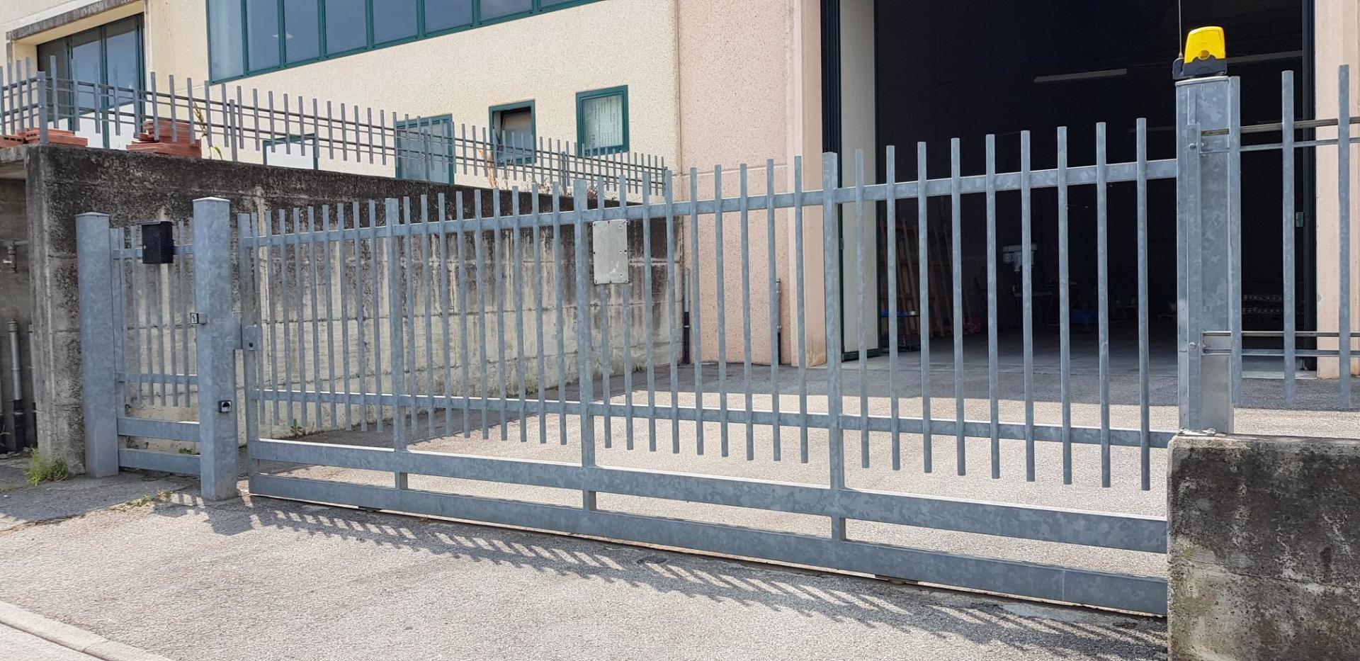 Cancello modello village per azienda