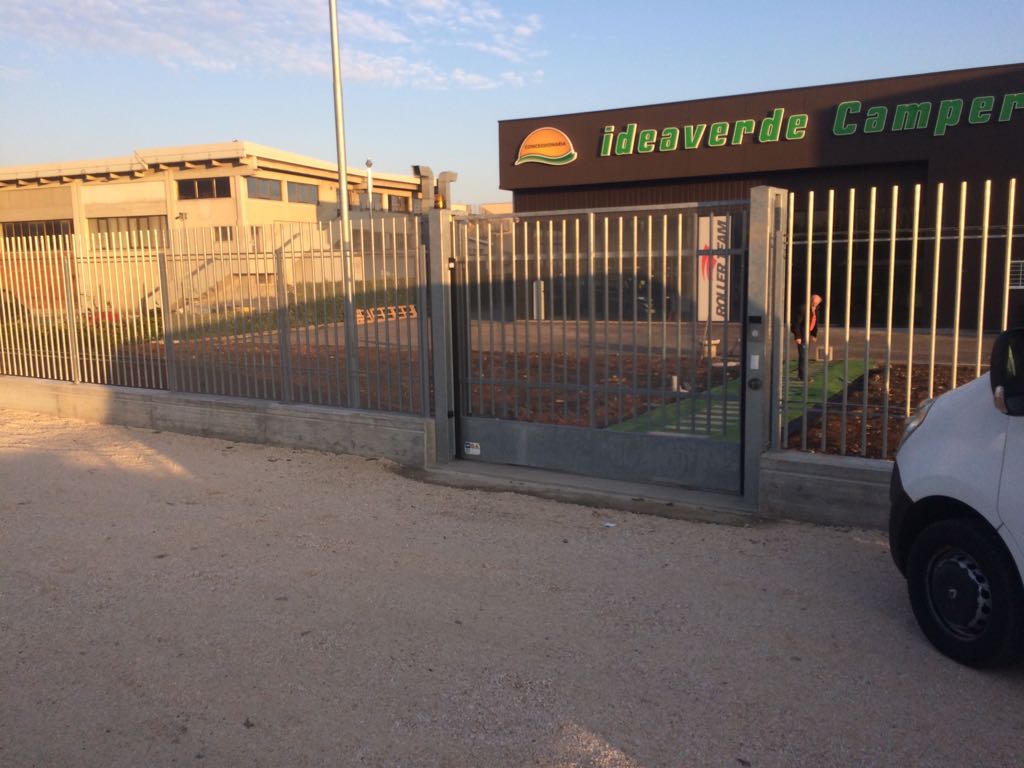 Cancello modello village per centro commerciale