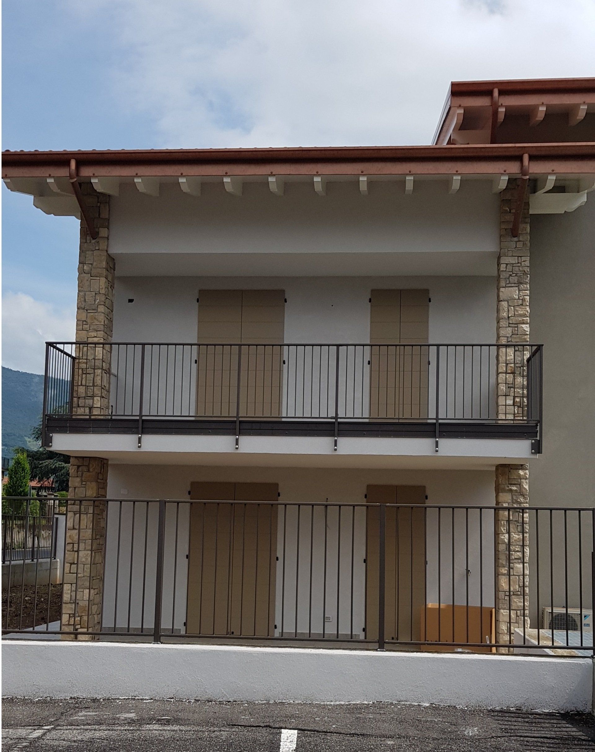 Balcone inglese con ringhiera dritta