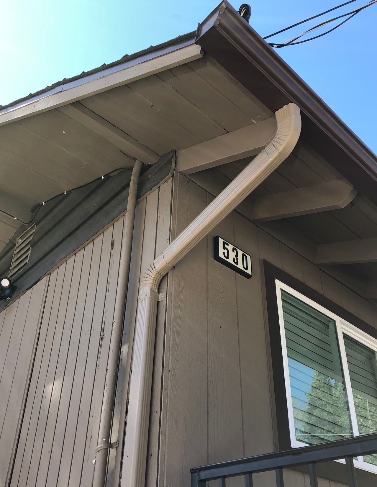 A house with the number 640 on the side of it