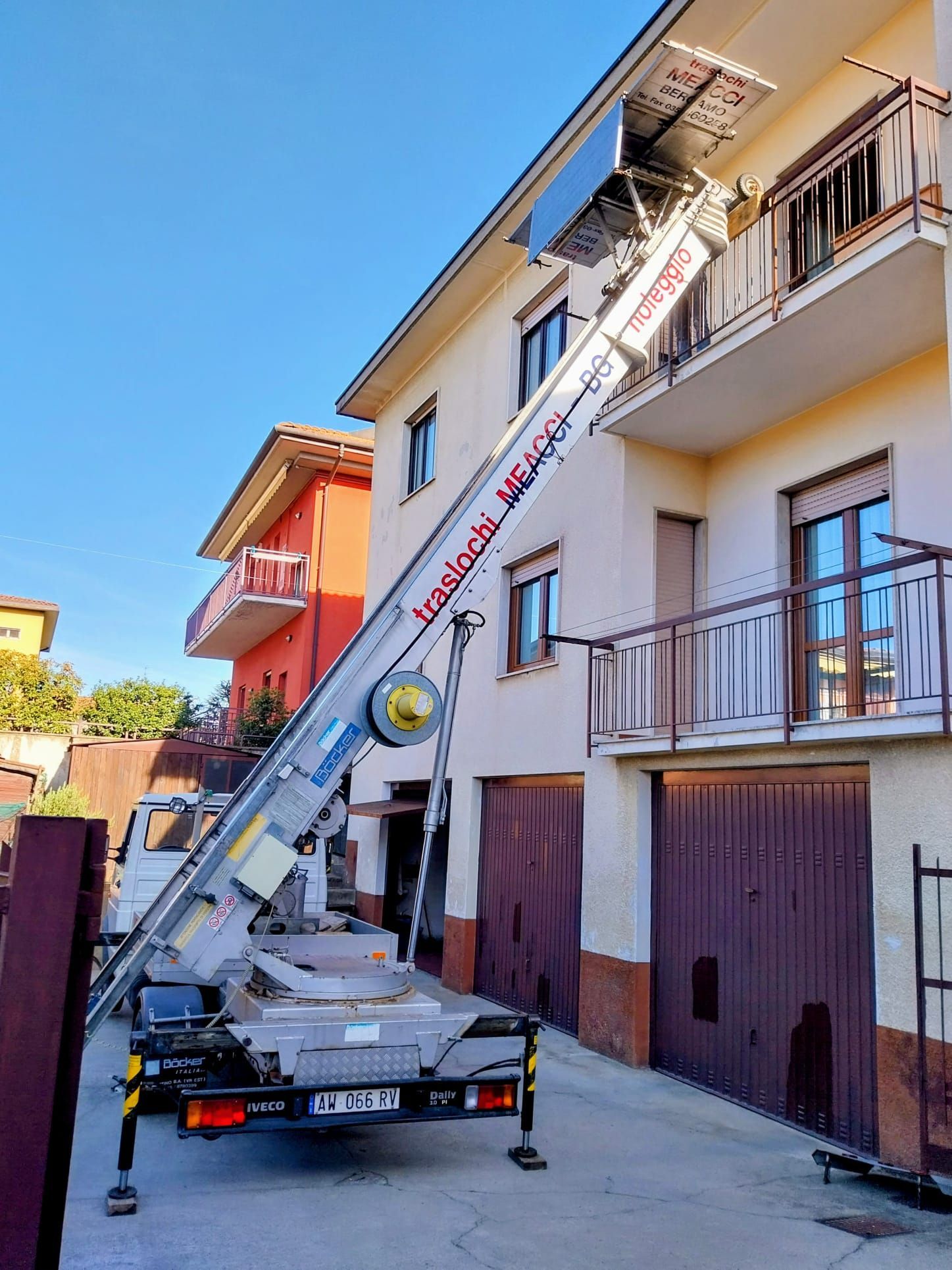 Noleggio Autoscale per appartamenti a Bergamo