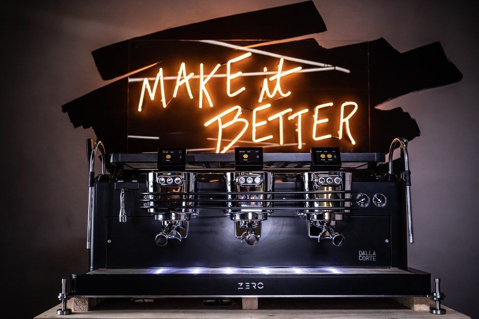 macchina da caffè con tre erogatori