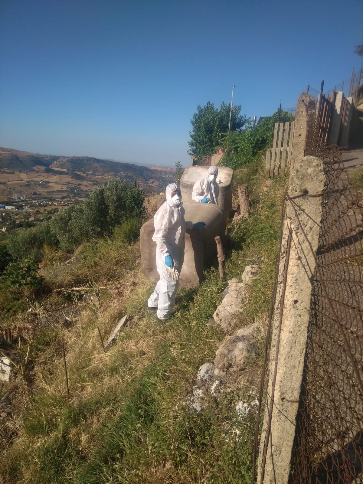 rimozione amianto su campo agricolo