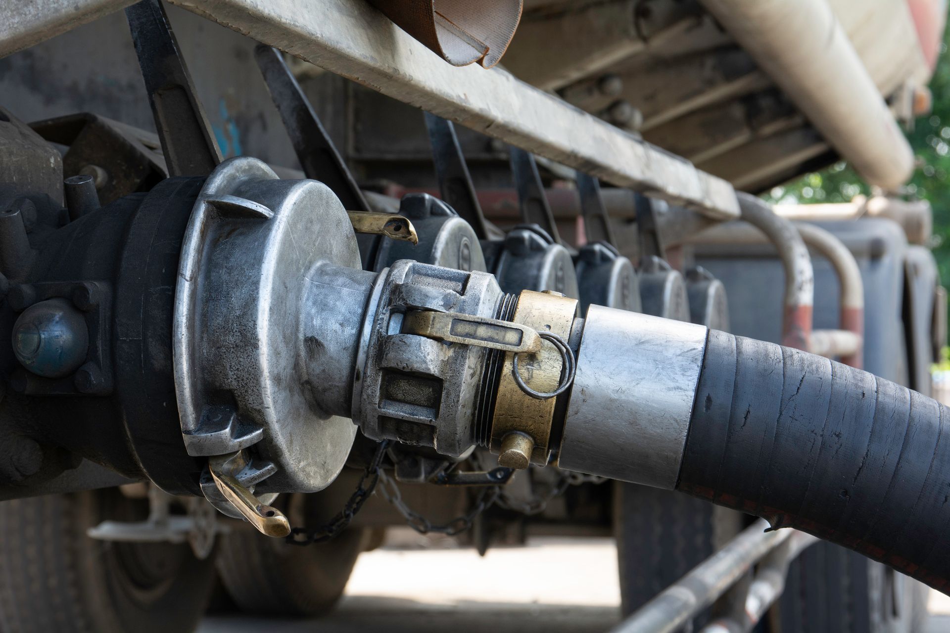 A close up of a hose attached to a truck.
