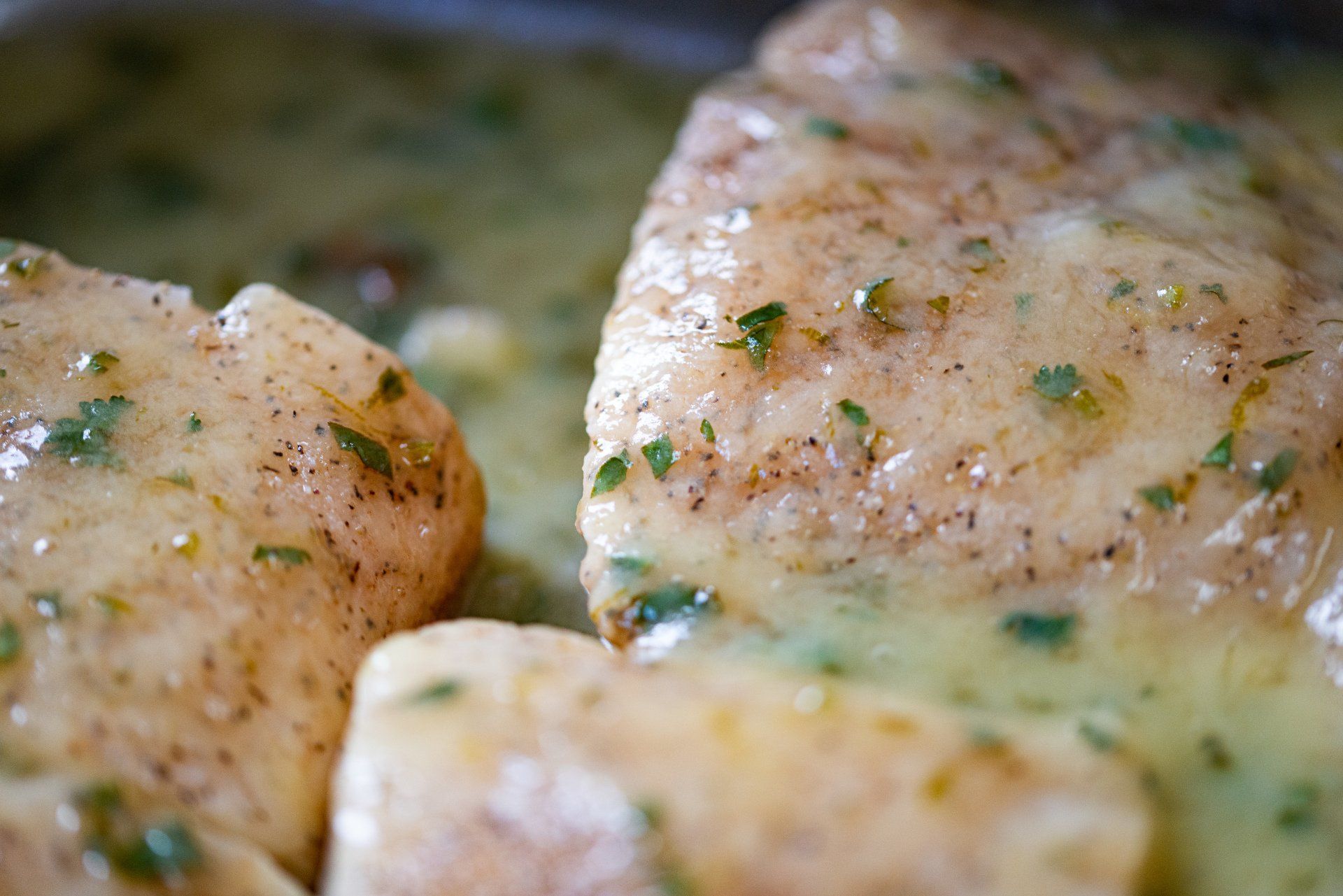 Savory chicken wings fried to crunchy perfection, seasoned with parmesan , chives, and green onion for a flavorful dish.
