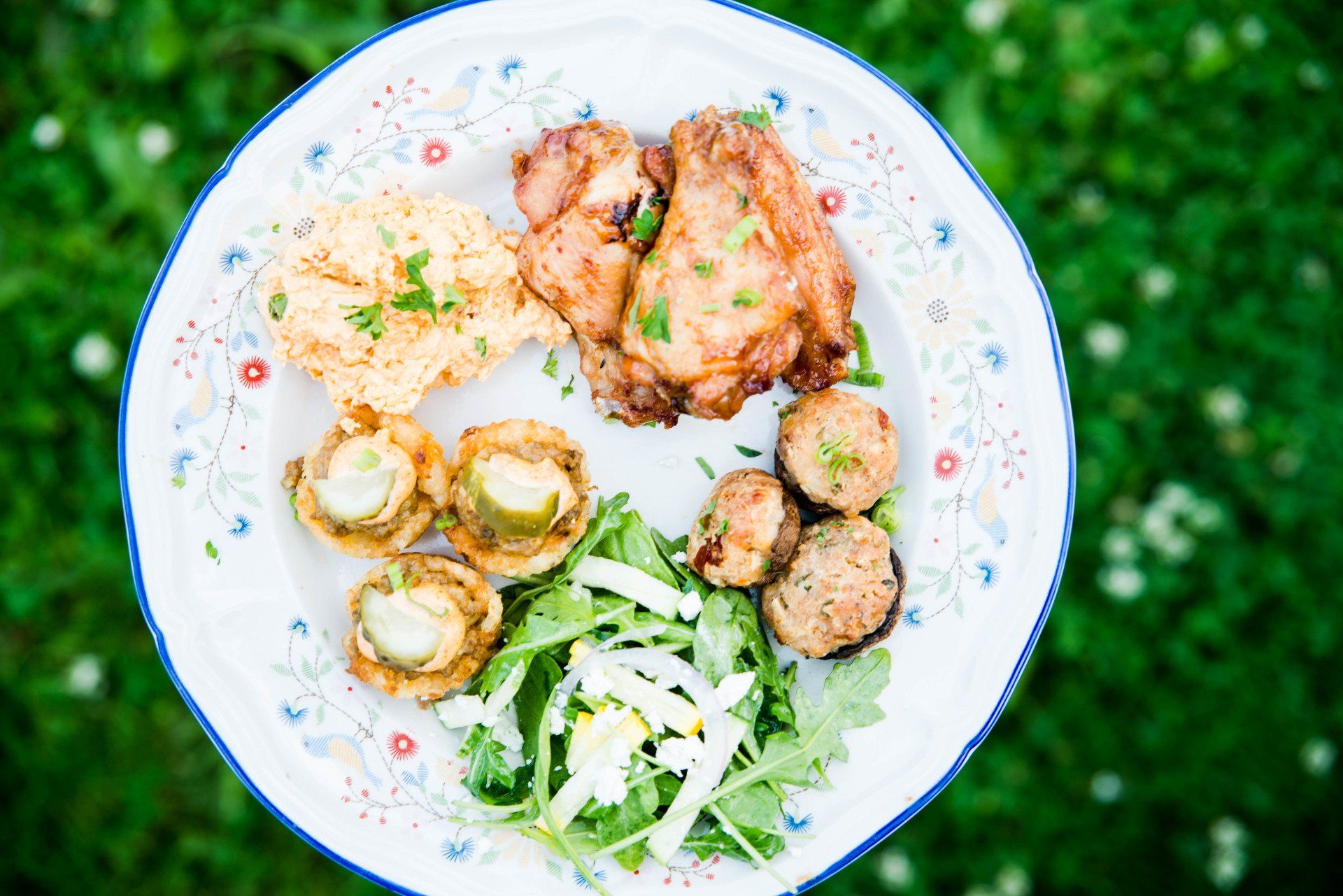 Savory chicken wings fried to crunchy perfection, seasoned with parmesan , chives, and green onion for a flavorful dish.