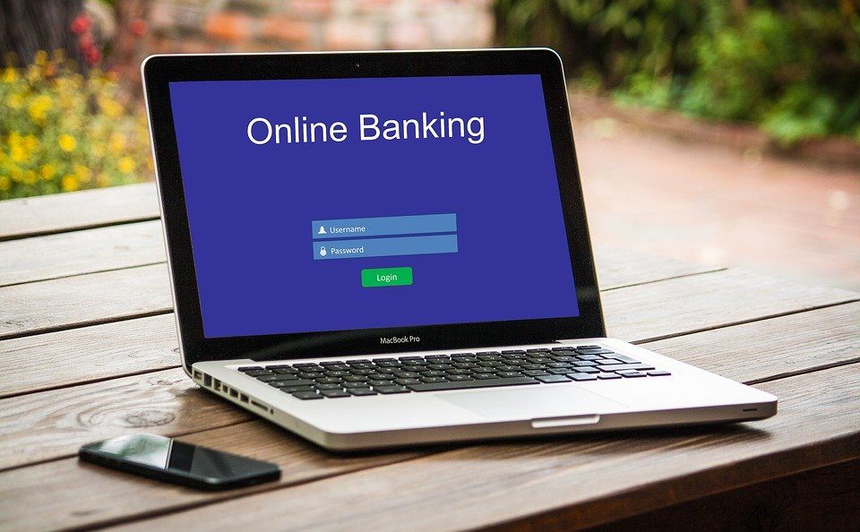 Online Banking mit Laptop