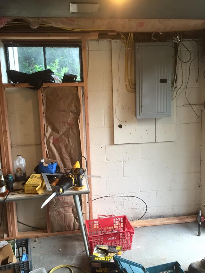 A room with a table and a window in it.