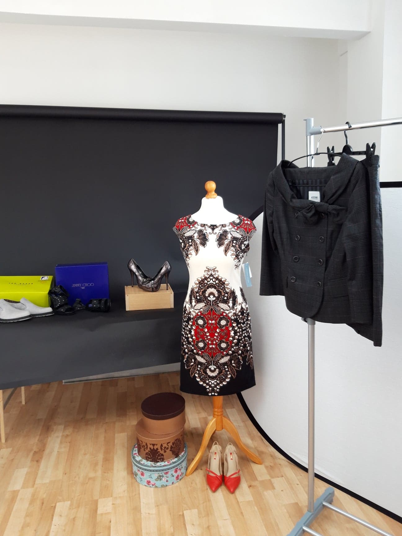 Plinths, props and hanging rails ideal for eBay Gumtree or Facebook Marketplace