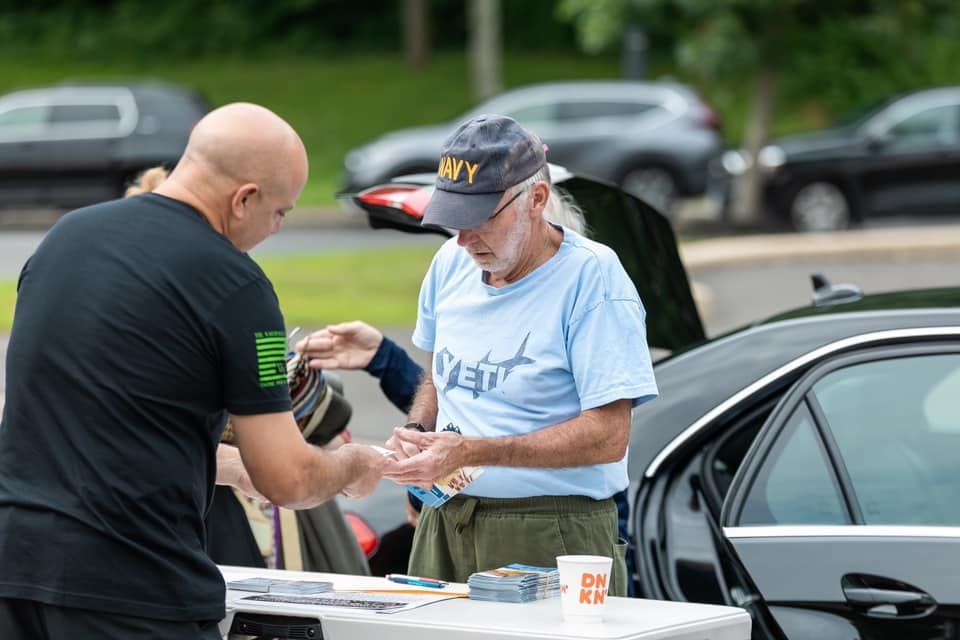 DiGiovancarlo volenteering.