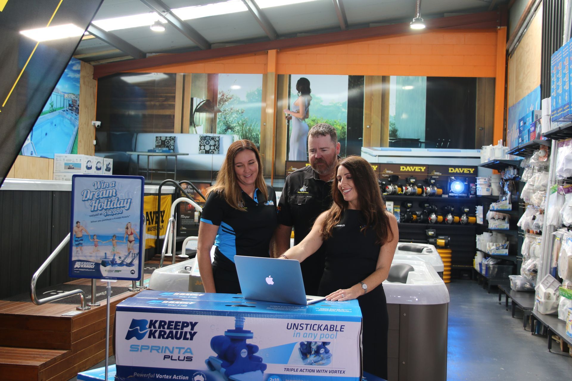 A Localsearch rep explaining results to a client