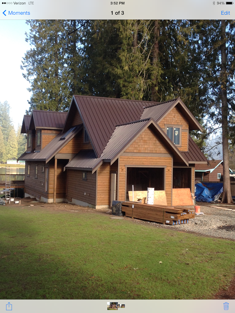 A picture of a house that is being built