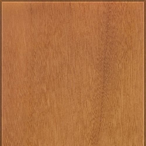 Quadrado de madeira marrom com borda marrom mais escura.