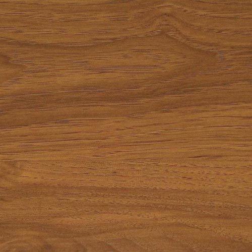 Detalhe da textura da madeira marrom com diferentes tons e texturas.