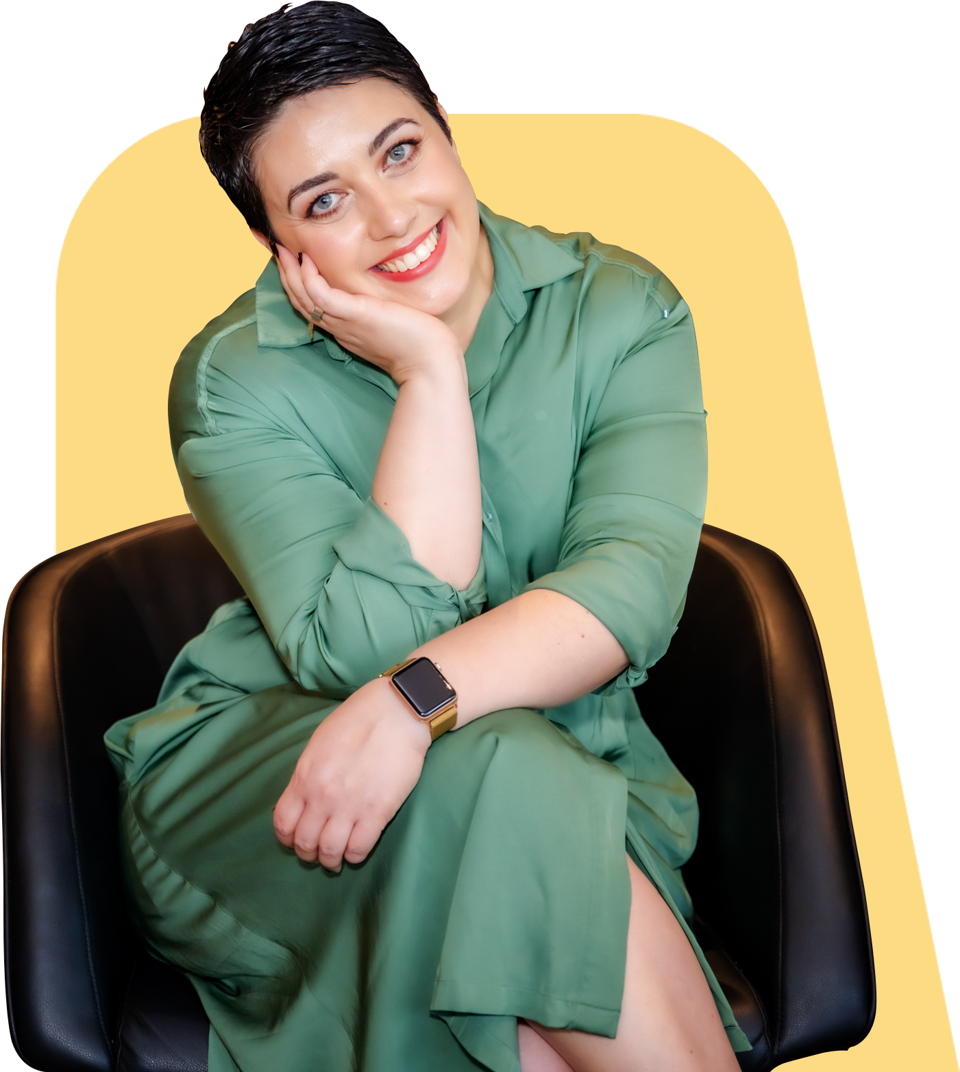 Pina Brandi sitting on a chair, smiling