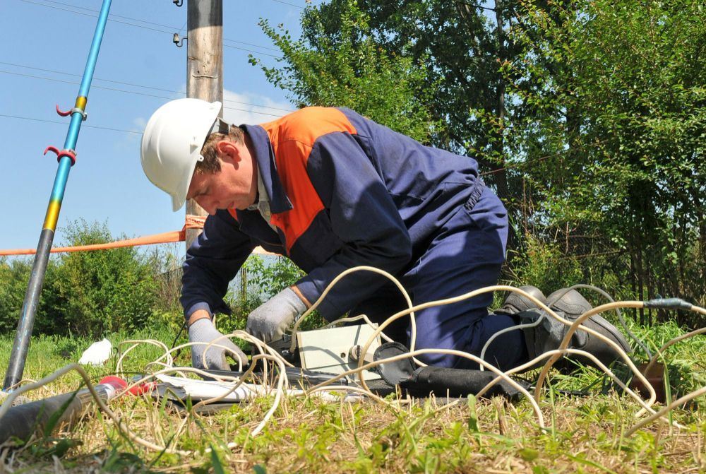 Man fixing wire lines