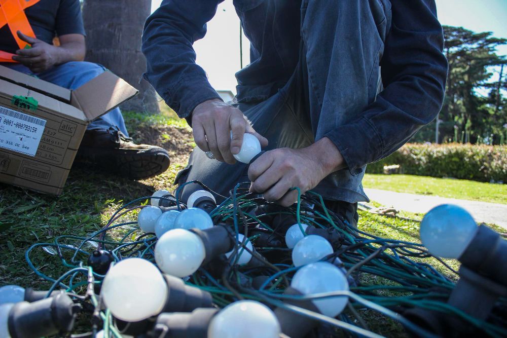Light bulb installation