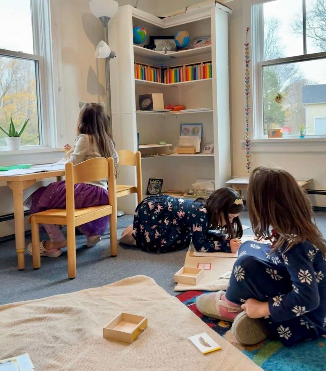 Montessori children working together