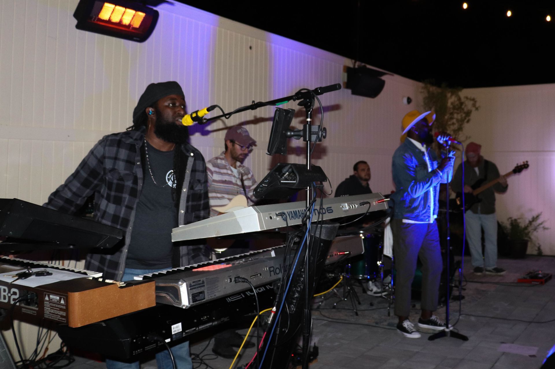 Live entertainment and musicians at Telly's Restaurant & Pizzeria