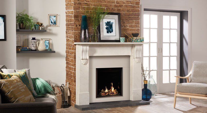 Riva 2 600HL Edge gas fire with EchoFflame black glass lining
